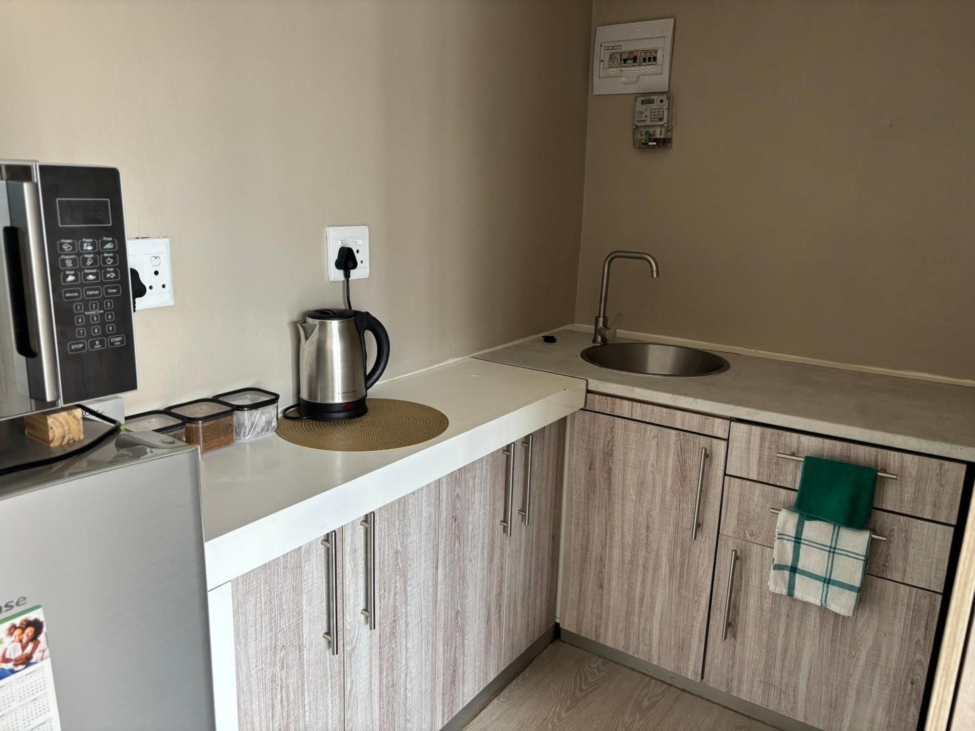 Apartment Bachelor Flat B *